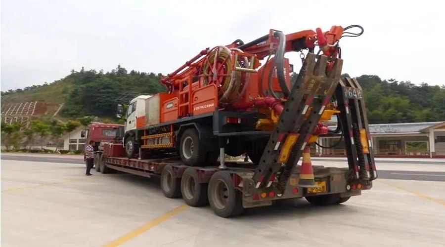 混凝土濕噴機(jī)整車(chē)運(yùn)輸